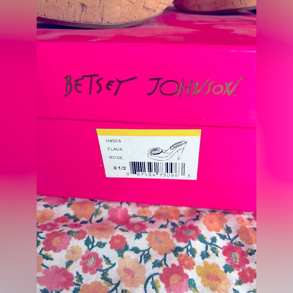 Betsey Johnson “Flava” Metallic Pink Bow Pump Size 8 1/2